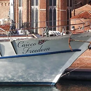 venezia-boat-breakfast-caicco-freedom.hotelslidodijesolo.com/